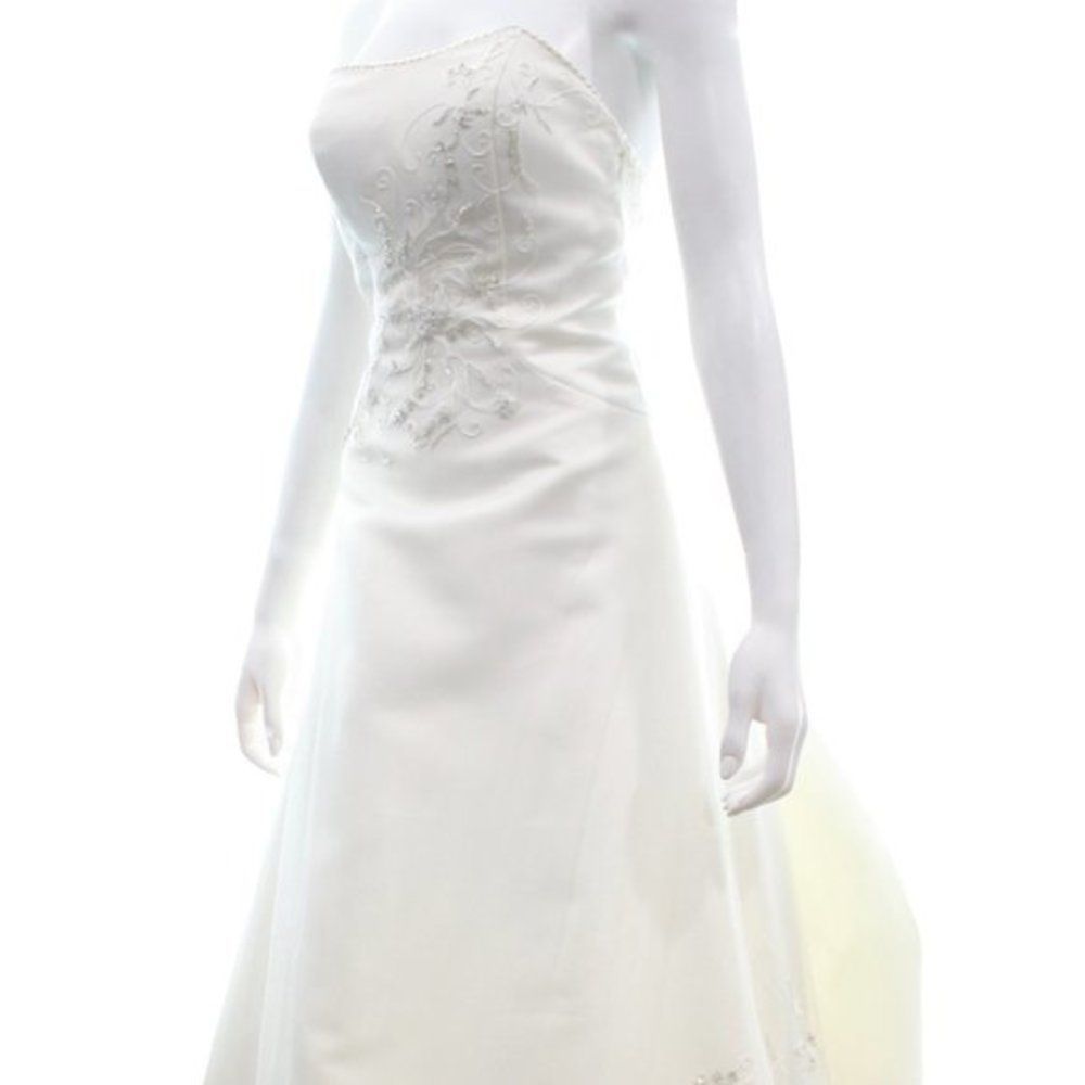 MATTHEW CHRISTOPHER STRAPLESS WEDDING DRESS SIZE 6 - Picture 2 of 9